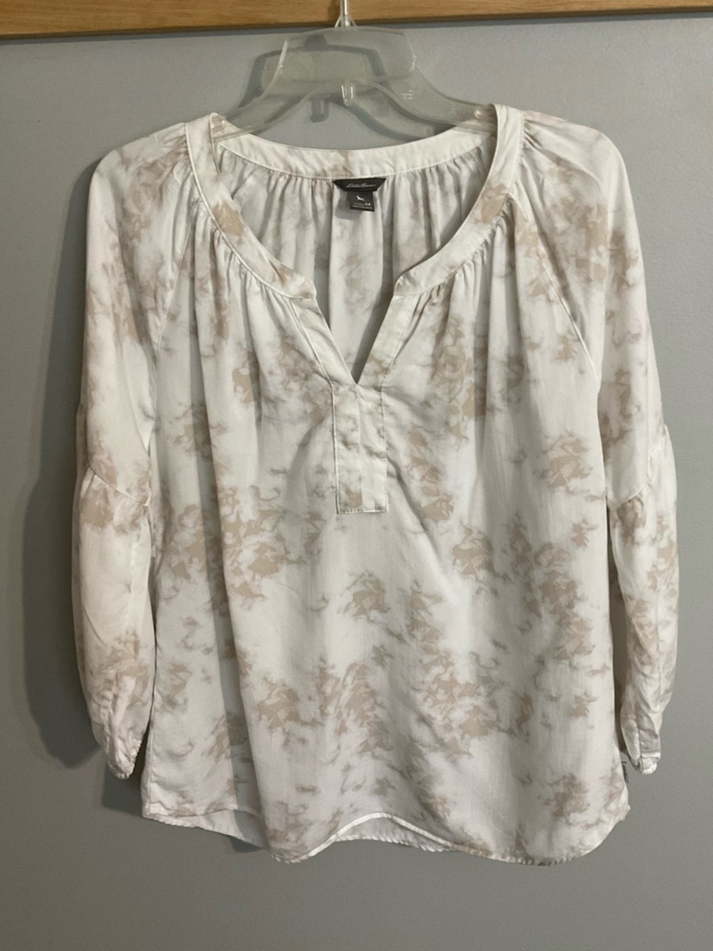 Eddie Bauer Smoky/Cloud Print V-Neck Peasant Top Medium